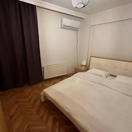 Apartamento Close 2 Bagdat Ave.peaceful But Close To The Pulse Of *