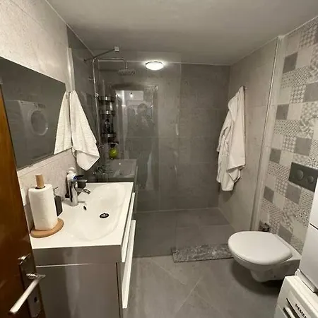 Apartman Close 2 Bagdat Ave.peaceful But Close To The Pulse Of *