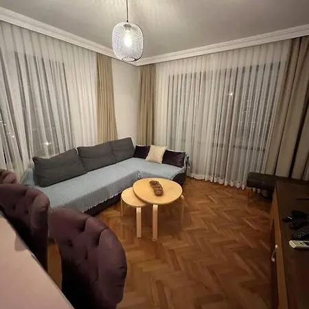 Close 2 Bagdat Ave.peaceful But Close To The Pulse Of Apartman